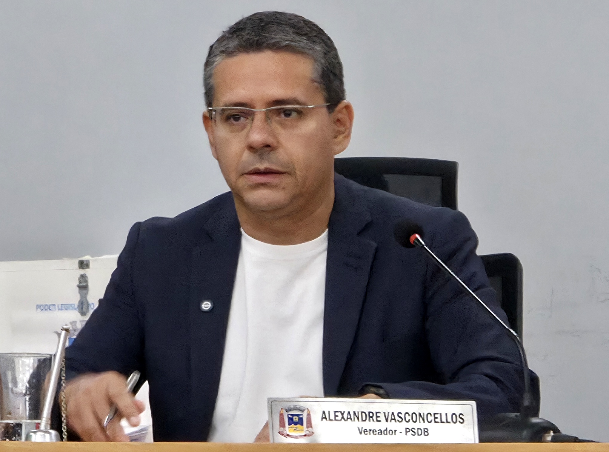 Alexandre solicita implantação de dispositivo para atender mulheres em situação de risco