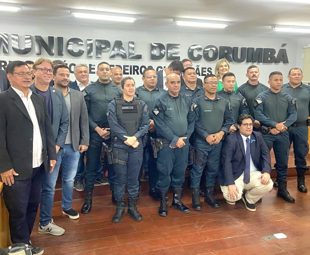 Policiais militares são homenageados na Câmara por atos de bravura em ação na fronteira