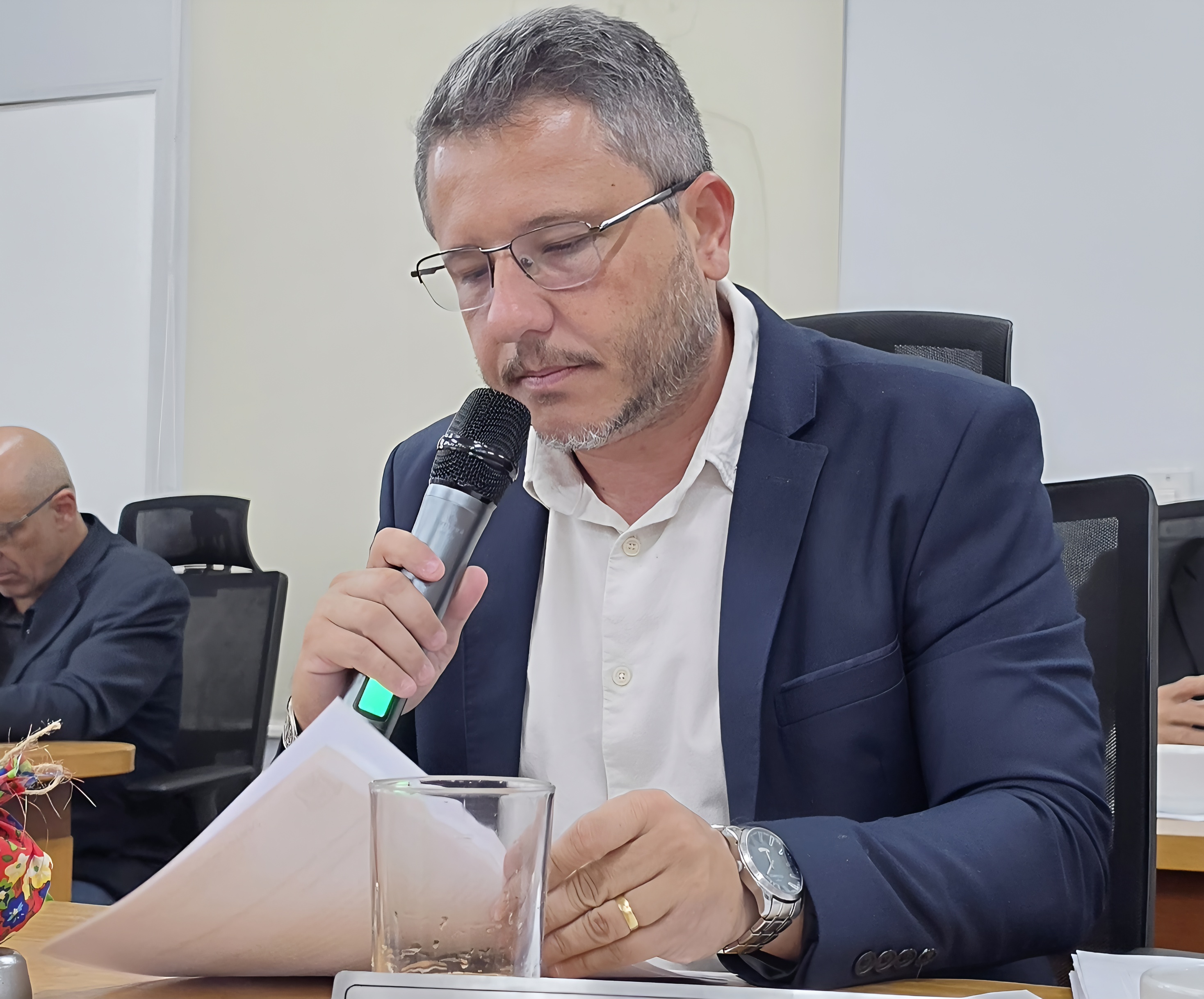 Cazarin pede redutores de velocidade em trechos próximos a escolas no centro