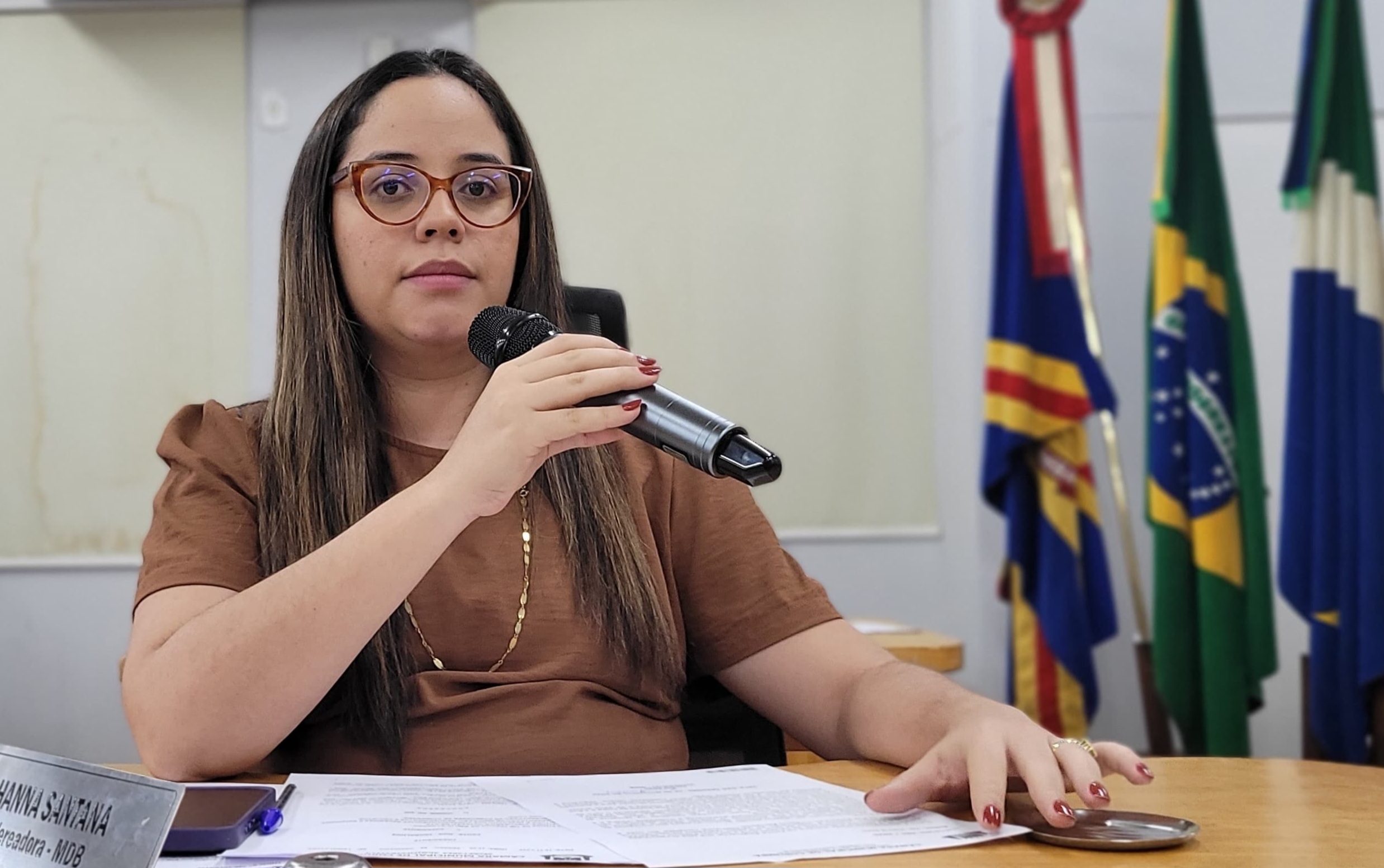 Hanna solicita estudos para pavimentação de toda extensão da Rua Amazonas