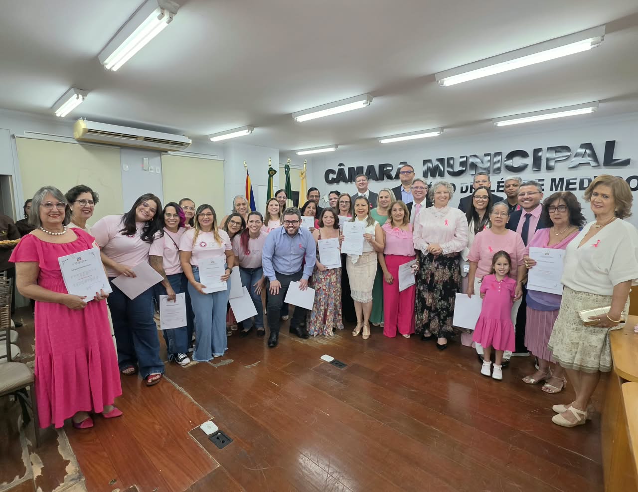 Sessão Solene na Câmara destaca importância da prevenção ao câncer de mama