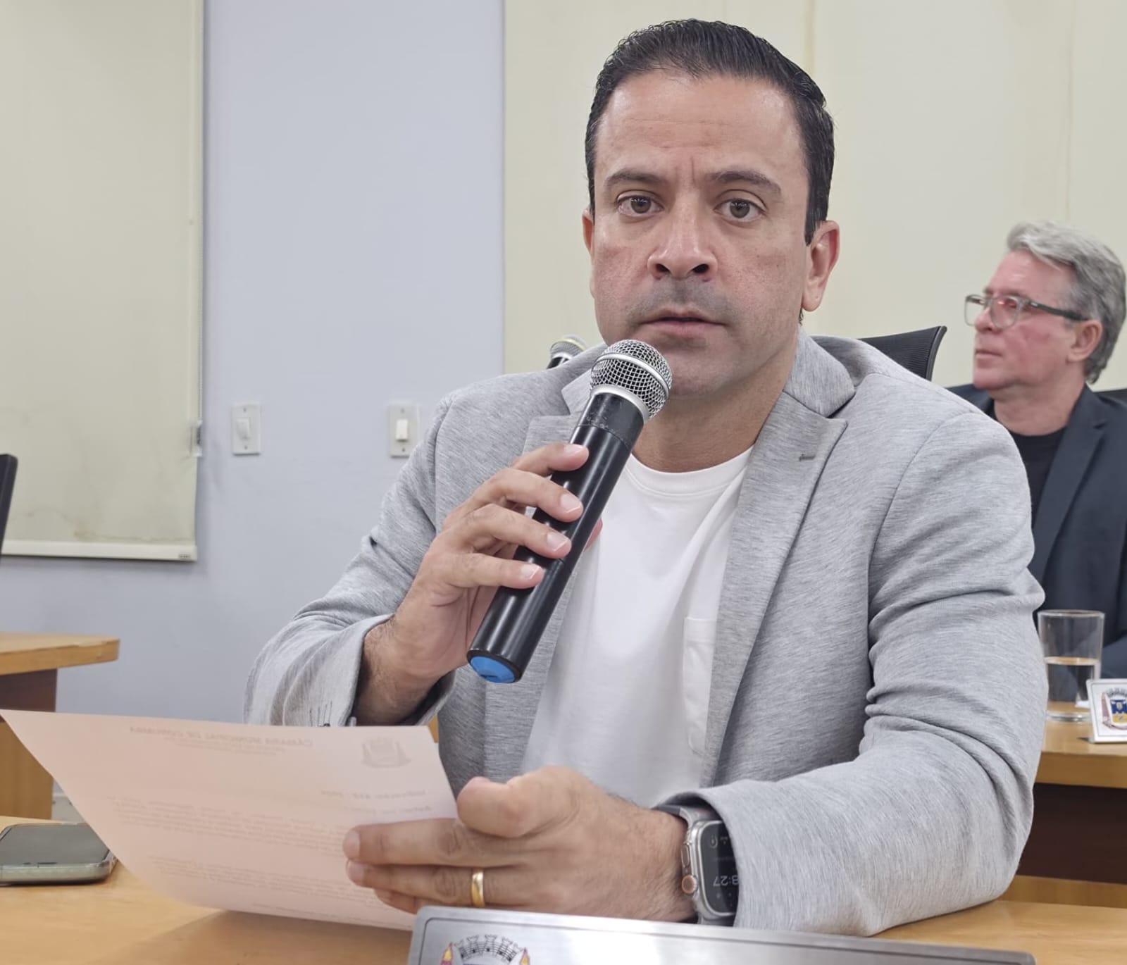 Para aumentar número de vagas, Elinho sugere estacionamento transversal no centro