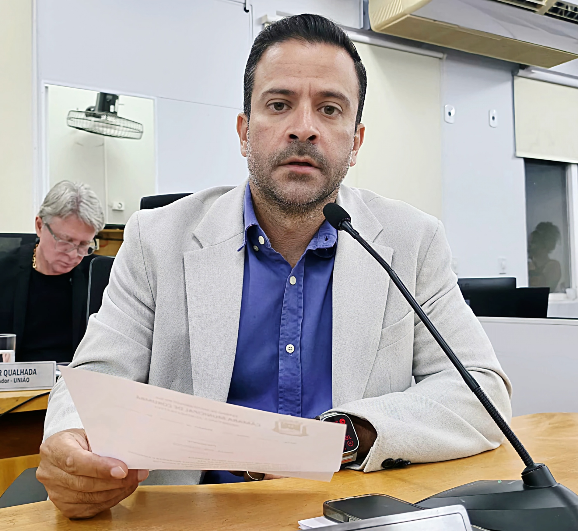 Elinho questiona falta de materiais básicos em unidades de saúde